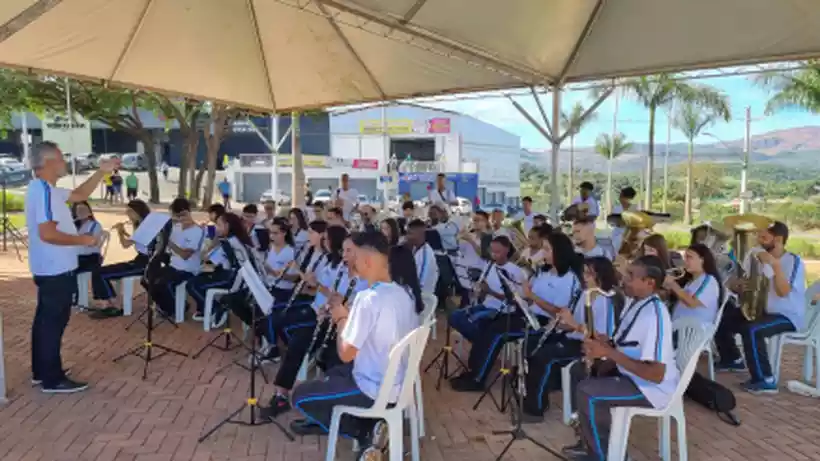 Itaminas presenteia Sarzedo com uma linda praça 2